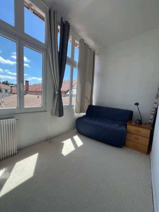 A 50m De La Apartment *